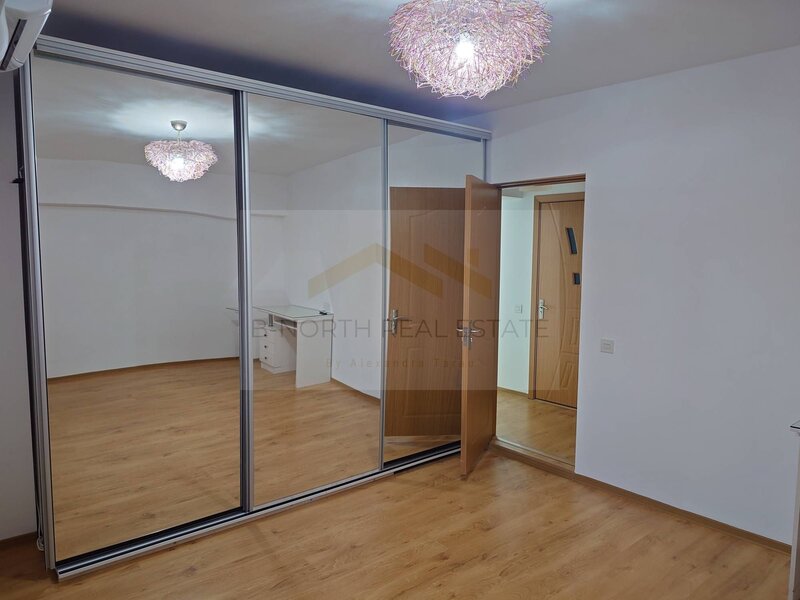 Libertatii  Apartament 4 camere de inchiriat Bulevardul Libertatii – 100 mp  decomandat